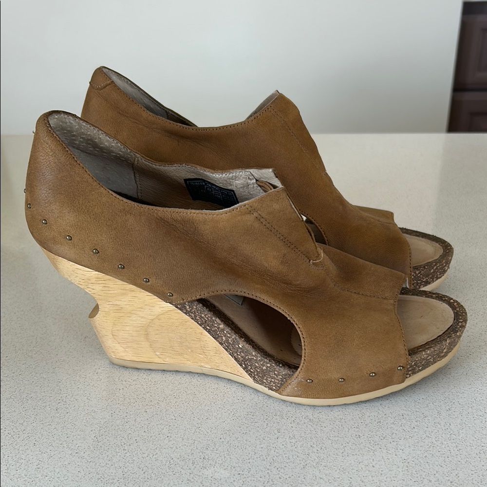 Tsubo Wedge Sandals